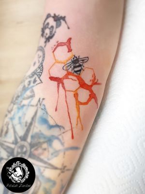 Wattercolor minimal bee tattoo 