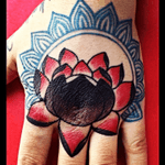 #revynove #lotus #redblack #handtattoo #decoratedhand #decoration #decorativetattoo #tattoohand #manhand #lotustattoo #lotusflower #loto #lototattoo #colours #colouredtattoo #coloredtattoo #lotus #lotustattoo #tattooedhand #tattooedhands #revy