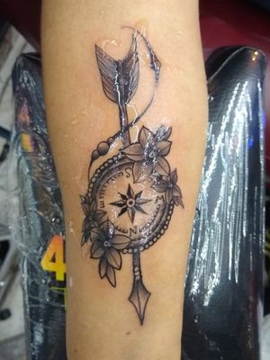 💥Trabajo de hace unos días 🤙🖍️Citas disponibles🖍️🤙 📱Wsp: (+57) 311 811 9846 🏠Calle 59c sur # 49-08 Segundo piso Barrio Coruña • • • #tattoo #tattoobogota #tattooflecha #tattooblackandblack #tattooblackandwork #tattoobrujula #tattooblack #tattooflowers #TattooWork #tattoofamily #tattooblackandgrey #tattooart #tattooartistmagazine #tattooaddiction #tattooartists #tattoocolombia #bogota🇨🇴 #bogotacity #bogotalove #bogotacolombia #bogotaink #bogotattoo #bogotainktattoo #bogotart #colombiart #colombiaink #Colombiatattoo #colombiainktattoo #Colombianartists #colombiantattooers #tatuadorescolombianos #tatuadoresbogotanos #sinfiltro 