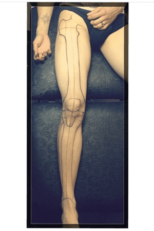 Yes that's real. Grey line alike anatomical sketch tattoo. That's the start and done.  III Step. Done#anatomicleg #freshtattoo #aseptic #linetattoo #linien #lines #greyline #outline #outlinetattoo #tattooline #anatomicaltattoo #manlegs #legtattoo #tattoo #tattooedleg #anatomicaltattoo #anatomictattoo #anatomy #loveanatomy #anatomytattoo #revy 