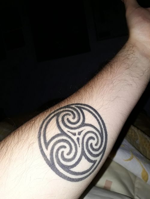 Esta é a minha primeira tatuagem 😊 Trisquel Celta 😍