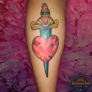 Dagger and Heart #dagger #heart #crystal #adaga #coracao #tattoo #tatuagemcolorida #tatuagem