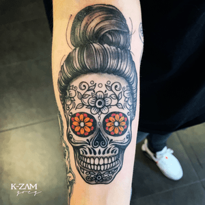 Calavera 💀 •••#tattooliege #belgium #tattoobelgium #gueulesnoires #gueulesnoirestattooshop #kzamtattoo #kzamgreg #calavera #CalaveraTattoo #skull #skulltattoo