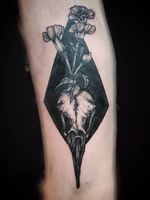#floraltattoo #blackworktattoo #crow #skull # #tattoo #berlintattoo #tätowierung #inferno2019