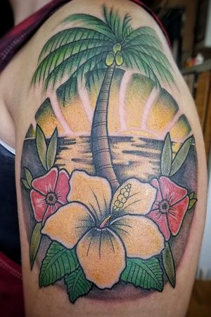 This was off one of my flash designs.  Carly flew from Pennsylvania down to Doc's Tattooz in the Florida Keys to get it.  A really fun piece to tattoo.  Thanks for making the trip Carly!  .#australiantattoo#melbournetattoo #tattoomelbourne #australiantattooistsguild #tattoo #tattoos #melbournetattooartist #docstattooz #funinthesun #customtattoos #melbournetattooculture#flkeys #floridakeys #floridatattooartist #keywest #tropicaltattoo #tropicaltattoos #traditionaltattoo #tattoodesigns #tattooflash #SpaceTattoos #spacetattoo 