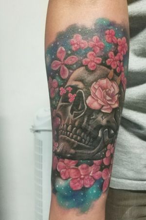 Cráneo y flores