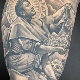 Tatuaje de San Juan Diego por Chuey Quintanar #ChueyQuintanar #Chicanotattoos #chicanotattoo #chicanx #chicano #chicana #CincodeMayo #Mexican #Mexico #tattooinspiration #best tattoos