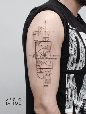 Design y tattoo by Alfio. Buenos Aires - Argentina / alfiotattoo@gmail.com / #fibonacci  #física  #atomo  #geometric #art #tattoodesign #alfiotattoo #composition #dotwork #fineline #finelinetattoo