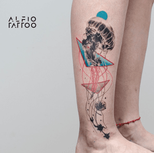 Design y tattoo by Alfio. Buenos Aires - Argentina / alfiotattoo@gmail.com / #animals  #animaltattoo #medusa #fineline #art #tattoodesign #alfiotattoo #composition #tattoocolor #finelinetattoo #geometrictattoos  #tattoo #tattooart #tattooartist