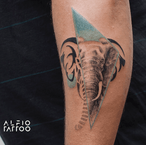 Design y tattoo by Alfio. Buenos Aires - Argentina / alfiotattoo@gmail.com / #elephant #elephantlove #geometrictattoos #art #tattoodesign #alfiotattoo #composition #tattoocolor #dotwork #tattoo #tattooart #tattooartist