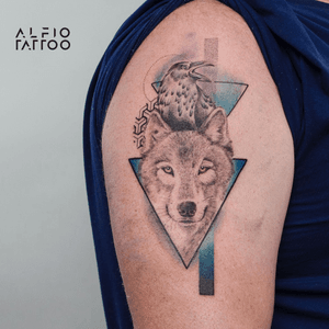 Design y tattoo by Alfio. Buenos Aires - Argentina / alfiotattoo@gmail.com / #wolf  #lobo #cuervos #geometric #art #tattoodesign #alfiotattoo #composition #tattoocolor #dotwork #realismo