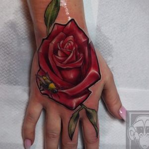 a ros on a hand #tattoo #tatuering #gbg #göteborg #gothenburg #tatuerare #unikum#unikumtattoo #järntorget #haga #linné #color #illustration #art #cartoon #comic #gaddning #newschooltattoo #sweden #dermalizepro #sverige #realistic #konst #tattooartist #tattooart #neotrad
