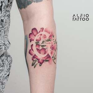 Design y tattoo by Alfio. Buenos Aires - Argentina / alfiotattoo@gmail.com / #flowers #flowerstattoo #azaleas  #tipography  #art #tattoodesign #alfiotattoo #composition #tattoocolor