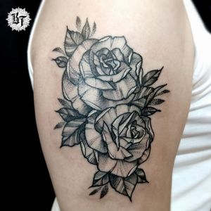 Criações, orçamento ou agendamento whatsapp 👉 15 98809-9967 #buenotattoos #oldfriendstattooshop #oldfriendsteam #tattoosorocaba #sorocaba #tattoo #finelinetattoo #t4ttoois #neotrad #sketchtattoo #blackworktattoo #rosa #floraltattoo 