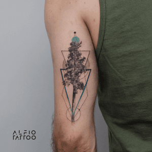 Design y tattoo by Alfio. Buenos Aires - Argentina / alfiotattoo@gmail.com / #tree  #treetattoo #geometrictattoos #fineline #art #tattoodesign #alfiotattoo #composition #tattoocolor #finelinetattoo #tattoo #tattooart #tattooartist #dotwork