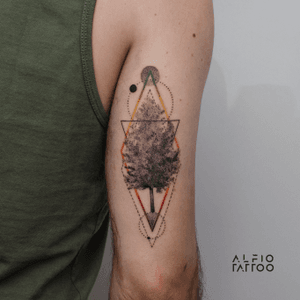 Design y tattoo by Alfio. Buenos Aires - Argentina / alfiotattoo@gmail.com / #tree  #treetattoo #geometrictattoos #fineline #art #tattoodesign #alfiotattoo #composition #tattoocolor #finelinetattoo #tattoo #tattooart #tattooartist #dotwork