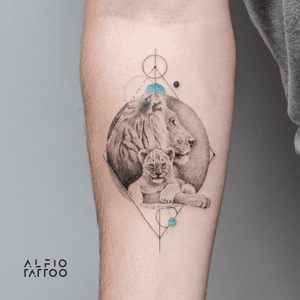 Design y tattoo by Alfio. Buenos Aires - Argentina / alfiotattoo@gmail.com / #lion  #liontattoo #geometrictattoos #fineline #art #tattoodesign #alfiotattoo #composition #tattoocolor #finelinetattoo #tattoo #tattooart #tattooartist #dotwork #realistic