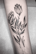 Fineline and stippled flower tattoo