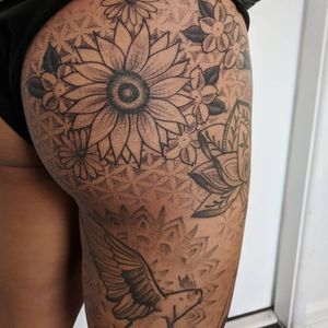 From the butt down#needledrag #dotwork #sunflower #gloucester #butttattoo #Tattoodo #floweroflife #geometrictattoo 