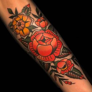 Cool tattoo by Jeff Gleason #JeffGleason #cooltattoos #cooltattoo #besttattoo #tattoodoapp #tattooartists #tattooideas #tattooart #flowers #floral #roses #traditional #color
