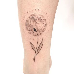 Hand Poke Tattoo: Mystical Dotwork de Ink & Earth # Ink & Earth #InkandEarth #handpoketattoo #nonelectrictattoo #handpoketattoo #handpoke #dotwork #sun #moon #tribal #pattern #flower #moon