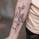 Birth month flower tattoo by Graffitto #Graffittoo #gladiolus #birthmonthflowertattoos #birthmonthflowers #flowertattoo #flowers #florals #petals #blooms #leaves #nature #plant #birthmonth