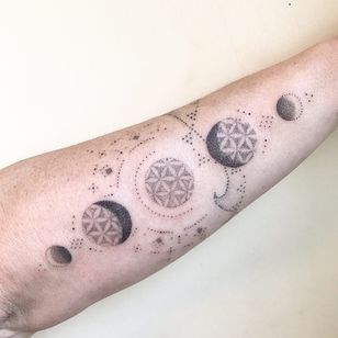 Hand Poke Tattoo: Mystical Dotwork de Ink & Earth # Ink & Earth #InkandEarth #handpoketattoo #nonelectrictattoo #handpoketattoo #handpoke #dotwork #sun #moon #tribal #pattern #sacredgeometry