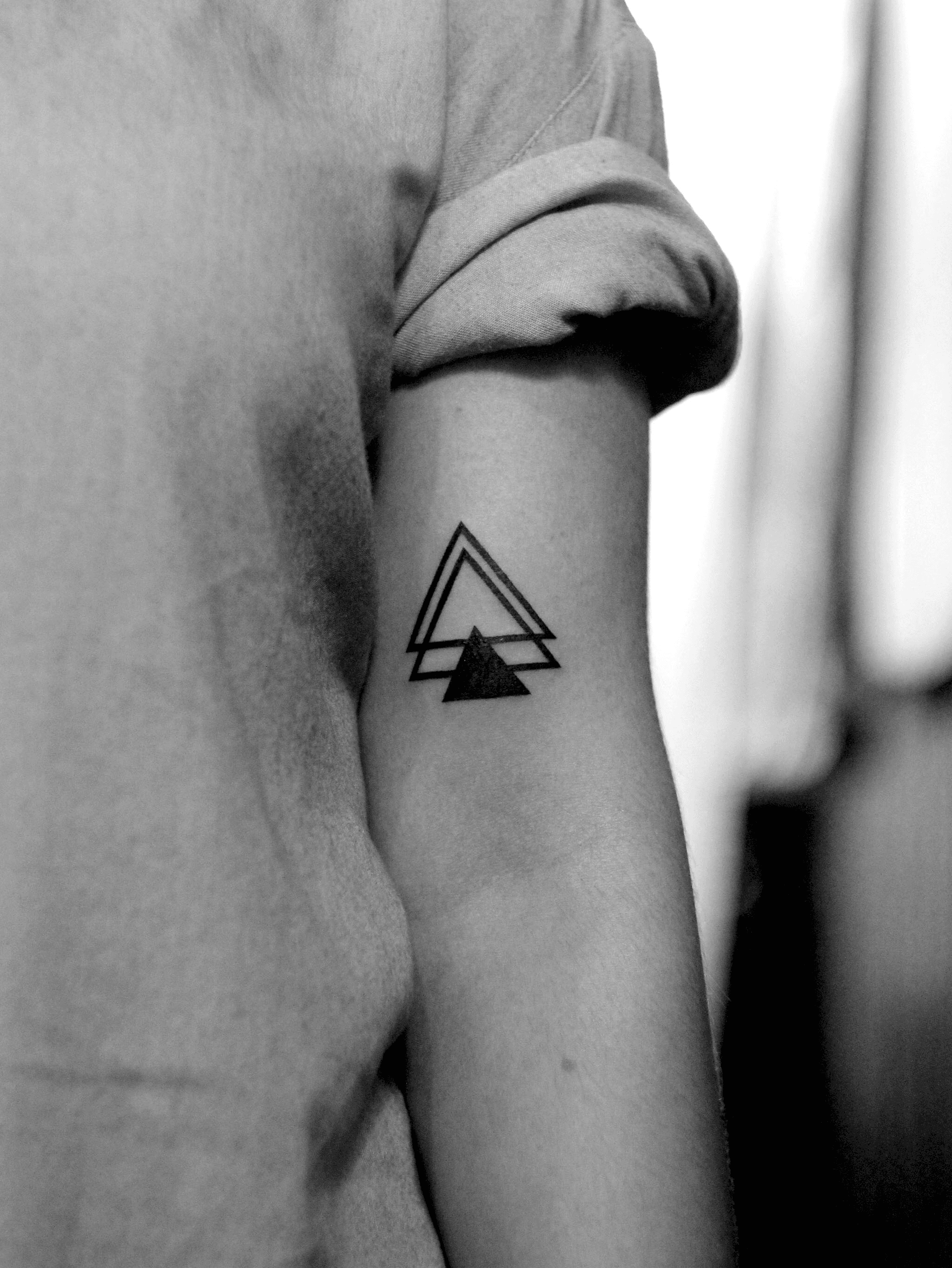 Share 79+ triangle tattoo on arm latest
