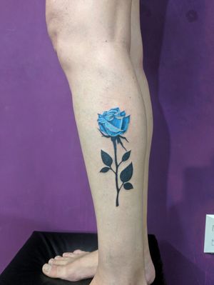 Rosa da ÚrsulaFazendo algo um pouco mais delicado desta vez.#rosetatto #rose #bluerose #tattoorose #fullcollor 