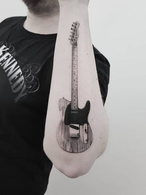 "You can't start a fire without a spark" - Dancing in the DarkThe boss @springsteen ' 53/54 telecaster/esquireStill need to do white but I was super exhausted and need full focus for the guitar strings. Want to give it a second pass here and there but I'm so stoked how this one came out i have to show it immediately 😁#tattoo #brucespringsteen #music #genius #tattoo #realism  #instaart #instaink #tattoodo #guitar #radtattoos #finelinetattoo #badass #tattoosvienna #details #tattooart #tattooartist #thommesenink #vienna #truecanvas 