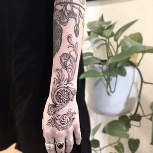Tatuaje de línea fina de Alessandro alias The Hanged #TheHanged #AlessandroJako #finelinetattoo #detailedtattoo #illustrative #illustration #linework