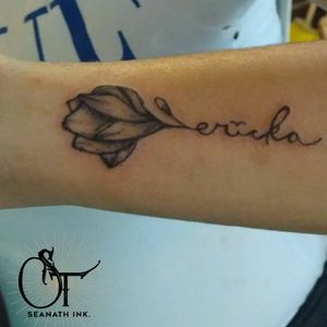 Letras con florHaciendo arte en la pielCitas 5578181340#tattooartist  #tattooblack #tattoomex 
