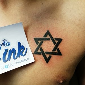 Estrella de David 🗡️🗡️🔯@rafa.blueinktattoo en Instagram #blueinktattoo #tatuajes #tattoo #ink #inktattoo #dinamicink #tatuajespuebla  #ezrevolution #ezcatridges #ezcartuchos @aplof.tattoo @EZTATTOOSUPPLY #cheyennetattooequipment #estrelladedavid #tatuadorespoblanos  #estrella #stars #judaismo#culturas #sellosalomon #simbolohebreoblue ink tattooRafael González 🇲🇽citas y cotizaciones whats app 2225480847inbox página Facebook https://www.facebook.com/blueinktattoooficial/n
