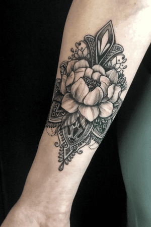 Blackwork, peony tattoo, mandala, henna, fineline, fineline tattoo, black and grey tattoo