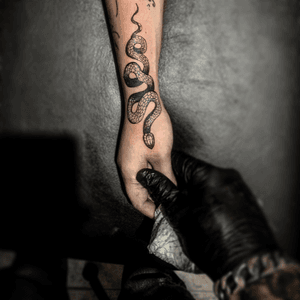 #tattoo#blackwork#tatuagensmasculinas #tatuajes#tattoos#finelinetattoo#tattoorealistic#belohorizonte#contagem_mg #tattoos #tattoo #art #ink #inked #tattooed #blackwork #lovetattoos #instagood #tattooartist #tattooart #like #artista #follow #instagram #bodybuilding #tattoolife #girlswithtattoos #instatattoo #inkedup#eldoradocontagem