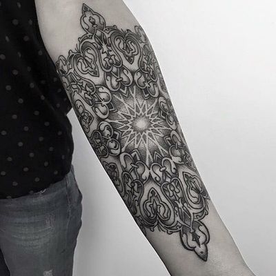 Mandala tattoo by Dulah #Dulah #mandalatattoos #mandalatattoo #mandala #pattern #ornamental #sacredgeometry #geometric #shapes #linework #dotwork #blackwork