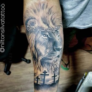 #lion #liontattoo #leao #leaotattoo #riodejaneiro #bangu #tatuagemmasculina #rockinrio #lifestyle #blackandgrey #blackandgreytattoo #blackandgray #realismtattoo #realistic 