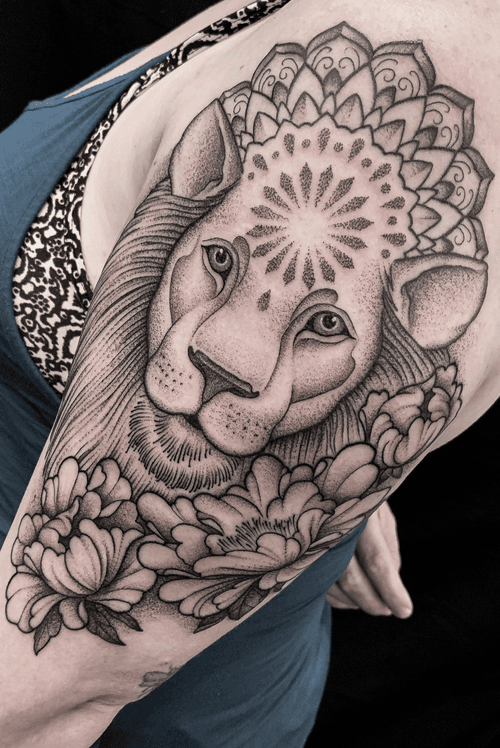 Super fun lion/mandala piece from the other day!