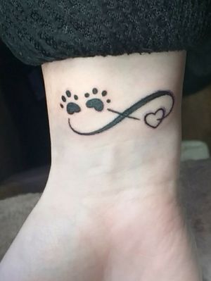 I got this done yesterday in memory of my dog that i grew up with who past away 8 years ago, its my first tattoo but definitely not my last💖