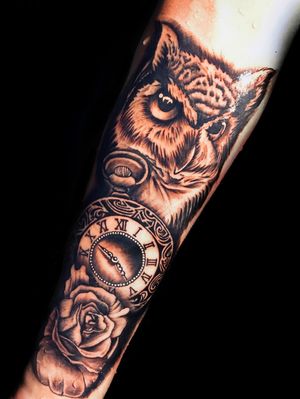 Tatuaje Buo ,reloj rosa #tatuaje#tatuajebuo#tatuajereloj#tatuajerosa#tatuajebarcelona#tattoo#tattooowl#tattooclock#tattoorose