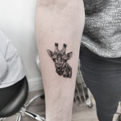 #giraffe #giraffetattoo #blackandgreytattoo #blackandgrey #micro #microtattoo #microrealism #microrealismtattoo #realism #realismtattoo #animal #animaltattoo #delicatetattoo #armtattoo #forearmtattoo #holidaytattoo 