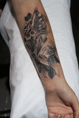 #tarot #dagger #knife #arm #rose #traditional #neotraditional #blackandgrey #bng 