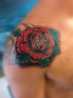 #rosestattoo #Tattoo #papariz#blackandgrey #colortattoo #traditionaltattoo #papariz #inkmachines#h2ocean 