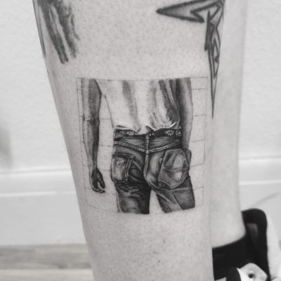 #brucespringsteen #bornintheusa #brucespringsteentattoo #album #albumtattoo #ankle #ankletattoo #music #musictattoo #realistic #realism #realismtattoo #realistictattoo 