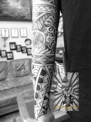 The Last sessions of Customs Freehand  Neo Polynesian.This tattoo motifs are based on his own personality,  life and stories, not a random motifs in. Each Neo Polynesian design I did are only wear by 1 person.Follow me for more work like this.#tattooist #tattoo #tattoodesign #tattooartist #tattooart #berlintattoo #berlintattooist #berlintattooartist #indonesiantattooartist #polynesiantattoo #maoritattoo #neopolynesiantattoo #cleanlinestattoo #blackworktattoo #lineworktattoo #meaningfulltattoo #freehandtattoo  #tattoer #tattoolovers #customstattoo  #tatau #berlin #inked #hendjerin  #fullsleevetattoo #tribetattoo #berlinfinest #tribaltattoo #blackwork