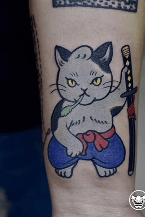 深圳泰艺刺青工作室-阿泰师傅 School 猫武士 Shenzhen taiyi tattoo studio - atai master School The cat warrior
----------Contact---------- WeChat：Ooo462823021 WhatsApp：+86 13027984155 #TayriRodriguez #besttattoos #favoritetattoos #uniquetattoos #specialtattoos #tattoosformen #tattoosforwomen #books #cat #monster #yokai #demon #fire