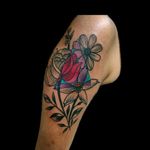 #tattoo #inked #ink #tattooer #flowers #linework #color #flores #triangle #tatuajesdeflores #flowerstattoo #luchotattoo #luchotattooer #pergamino