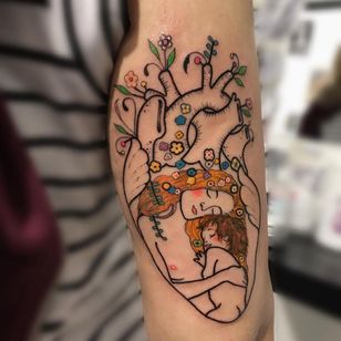 Mom tattoo by Talia Samantha #TaliaSamantha #momtattoo #momtattoos #mom #mother #mum #mommy #happymorsday #mothersday #love #family #GustavKlimt #Klimt #heart #anatomicalheart #flowers