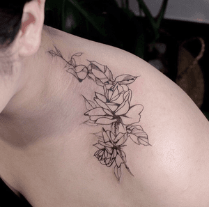 Insta @tattooing_nature#tattooingnature #tattooistjayeon #korea #koreatattoo #flower #cat #geomatic #fineneedle #seoul #hongdae #iteawon #nature 