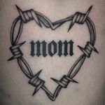 Mom tattoo by Tessa Tattoos #TessaTattoos #momtattoo #momtattoos #mom #mother #mum #mommy #happymothersday #mothersday #love #family #barbedwire #oldenglish #oldschool